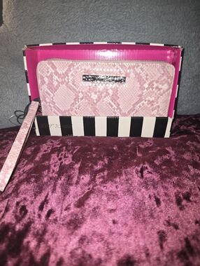NWOT Betsey Johnson Pink Snake Print Wristlet